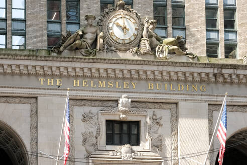 Architektonisches Detail des Helmsley-Gebäudes, das 1929 als New York Central Building erbaut und von Warren und Wetmore im Beaux-Arts-Stil entworfen wurde, eines 35-stöckigen Wolkenkratzers nördlich des Grand Central Terminal in Midtown Manhattan, New York City, Vereinigte Staaten von Amerika, Nordamerika - RHPLF31991