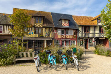 Das normannische Dorf Beuvron-en-Auge, Beuvron-en-Auge, Normandie, Frankreich, Europa - RHPLF32063