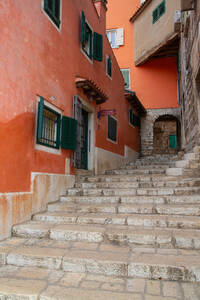 Treppe hinauf zum Bogen, Altstadt, Rovinj, Kroatien, Europa - RHPLF32234