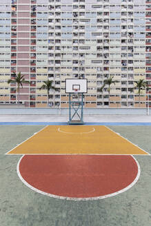 Basketballplatz vor dem Gebäude - MMPF01159