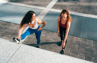 Lgbt couple training together outdoor. Runner real couple making sport in an urban area of the city. Concepts of sports and lifestyle - DMDF09827