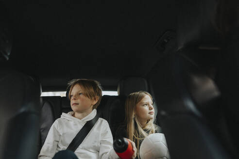 Boy and girl day dreaming about life goals while sitting in car - MASF42745