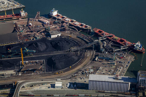 Kanada, British Columbia, Vancouver, Luftaufnahme eines kommerziellen Docks - NGF00829