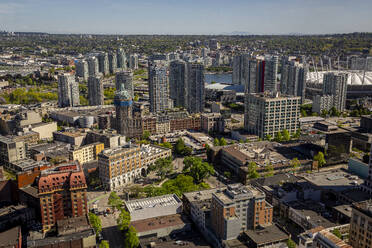 Kanada, British Columbia, Vancouver, Stadtbild aus der Luft mit verschiedenen Wolkenkratzern und Wohngebäuden - NGF00832