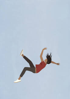 Frau fällt in der Luft vor blauem Hintergrund - FSIF06902