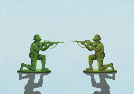 Spielzeugsoldaten mit Gewehren von Angesicht zu Angesicht auf blauem Hintergrund - FSIF06983