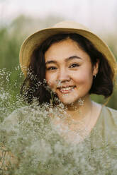 Smiling mature woman with gypsophila flowers - IEF00576