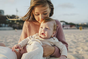 Girl with baby sister at beach - ALKF01027