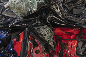 Fahrzeuge, die zum Recycling verschrottet werden - ASGF04910