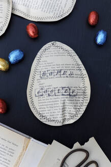 DIY Easter egg made of sewn pages - GISF01036