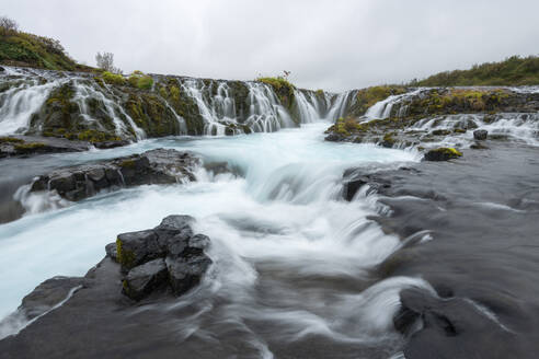 Island, Sudurland, Langzeitbelichtung des Wasserfalls Bruarfoss - RUEF04299