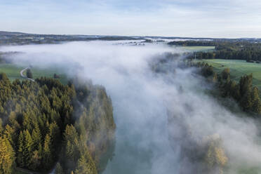 Deutschland, Bayern, Luftaufnahme des in dichten Herbstnebel gehüllten Flusses Lech - RUEF04305