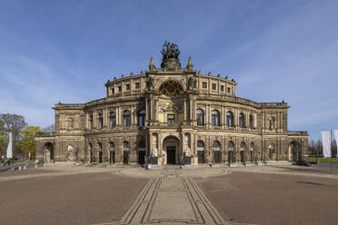 Deutschland, Sachsen, Dresden, Fassade der Semperoper - RUEF04311