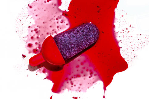 Berry popsicle staining white background - RDTF00046