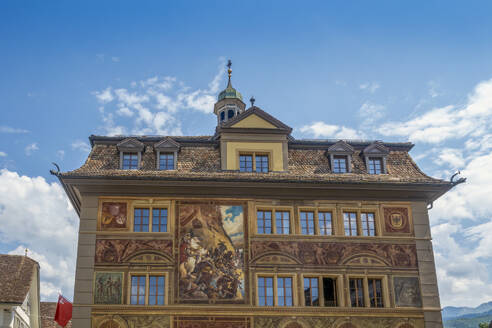 Rathaus in der Altstadt von Schwyz, Schweiz - MAMF02932