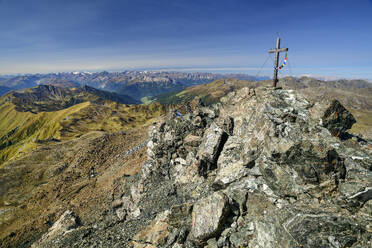 Österreich, Tirol, Gipfelkreuz des Litzumer Reckners - ANSF00754