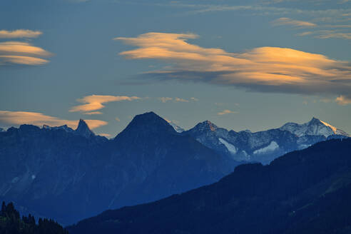 Österreich, Tirol, Blick auf Zsigmondyspitze und Großer Moseler in der Abenddämmerung - ANSF00757