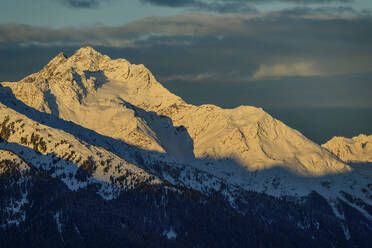 Österreich, Tirol, Hoher Riffler im Alpenglühen - ANSF00785