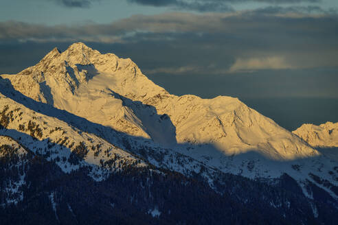 Austria, Tyrol, Hoher Riffler covered in alpenglow - ANSF00785