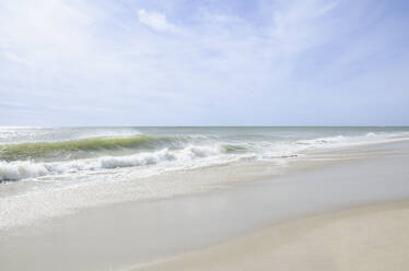 USA, MA, Nantucket, Empty Siasconset Beach - TETF02532