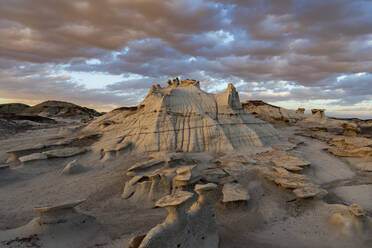 Usa, New Mexico, Bisti Wilderness, Clouds over badlands rock formations in Bisti/De-Na-Zin Wilderness - TETF02559