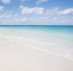 USA, United States Virgin Islands, St. John, Empty beach and calm sea - TETF02589