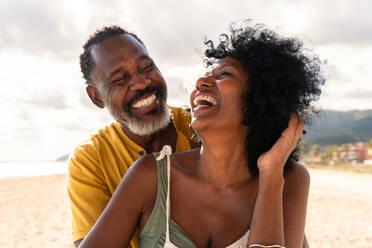Beautiful mature black couple of lovers dating at the seaside - Married african middle-aged couple bonding and having fun outdoors, concepts about relationship, lifestyle and quality of life - DMDF10420