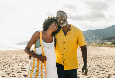 Beautiful mature black couple of lovers dating at the seaside - Married african middle-aged couple bonding and having fun outdoors, concepts about relationship, lifestyle and quality of life - DMDF10491
