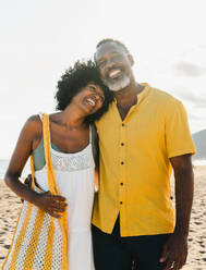 Beautiful mature black couple of lovers dating at the seaside - Married african middle-aged couple bonding and having fun outdoors, concepts about relationship, lifestyle and quality of life - DMDF10492