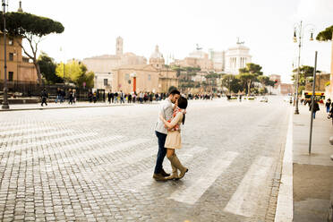 Casual young couple holding hands walking in Rome, Italy, Europe. - INGF12998