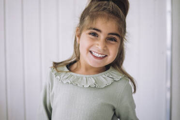 Portrait of happy girl in classroom at kindergarten - MASF43075