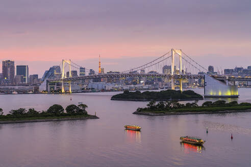 Aerial view of the Rainbow Bridge crossing northern Tokyo Bay between Shibaura Pier and the Odaiba waterfront development in Minato, Tokyo, Kanto region, Japan. - AAEF26163