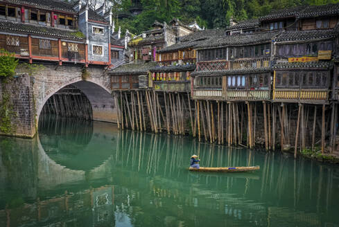 Aerial view of people with traditional boat in the river in Fenghuang, Xiangxi Tujia and Miao Autonomous Prefecture, Hunan, China. - AAEF26195