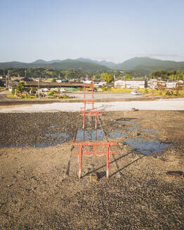 Luftaufnahme der Torii-Tore des Oouo-Schreins, Tara, Präfektur Saga, Kyushu, Japan. - AAEF26630
