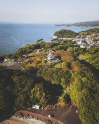 Luftaufnahme des Observatoriums der Festung Takezaki, Tara, Präfektur Saga, Kyushu, Japan. - AAEF26635