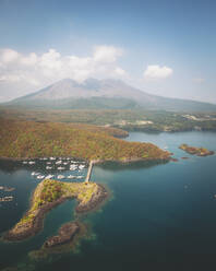 Luftaufnahme des ausbrechenden Vulkans Sakurajima, Präfektur Kagoshima, Kyushu, Japan. - AAEF26670