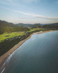 Luftaufnahme der Ishinami- und Nichinan-Küste, Kushima, Präfektur Miyazaki, Kyushu, Japan. - AAEF26685