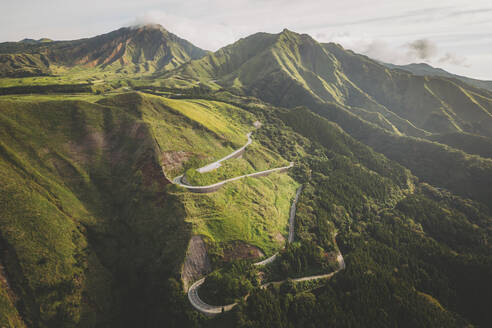 Luftaufnahme der Aussichtsplattform der Minami-Aso-Panoramabahn, Präfektur Kumamoto, Kyushu, Japan. - AAEF26701