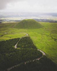 Luftaufnahme des Berges Komezuka, Präfektur Kumamoto, Kyushu, Japan. - AAEF26707