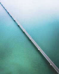 Luftaufnahme der Tsunoshima Island Bridge, Shimonoseki, Präfektur Yamaguchi, Japan. - AAEF26722