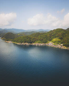 Luftaufnahme des berühmten Fischerdorfs Ine, Präfektur Kyoto, Japan. - AAEF26733