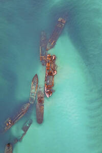 Drohnenansicht der Tangalooma-Wracks vor Moreton Island in der Nähe von Brisbane, Australien. - AAEF26838