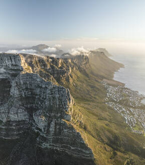 Luftaufnahme von Kloof Corner Ridge, Kapstadt, Westkap, Südafrika. - AAEF27289