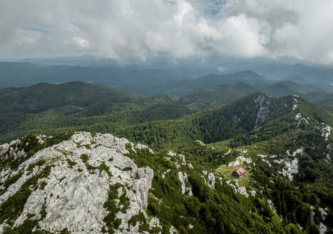 Luftaufnahme des Risnjak-Nationalparks in Kroatien. - AAEF27349