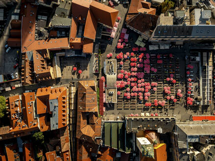Aerial view of Dolac market in Zagreb, Croatia. - AAEF27353
