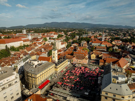 Aerial view of Dolac market in Zagreb, Croatia. - AAEF27354