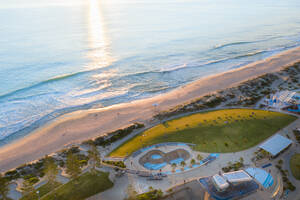 Luftaufnahme von Scarborough Beach, Westaustralien: Dieser Strand ist einer der beliebtesten und beliebtesten Strände in Perth. - AAEF27365