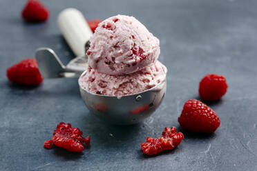 Scoop of raspberry ice cream - TILF00086