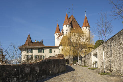 Switzerland, Bern Canton, Thun, Cobblestone footpath leading to Thun Castle - KEBF02834