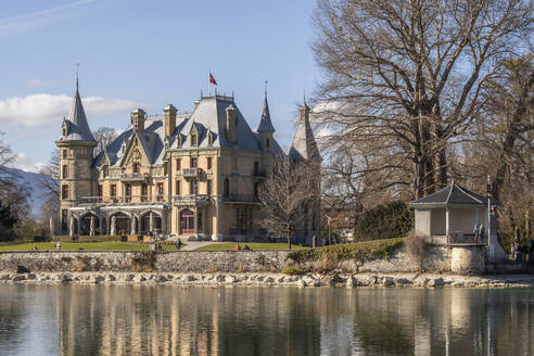 Schweiz, Kanton Bern, Thun, Schloss Schadau im Herbst - KEBF02841